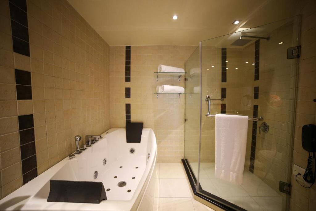 Park Lane Hotel Lahaur Zewnętrze zdjęcie